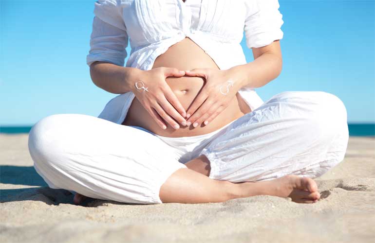 pregnant_on_beach_phone